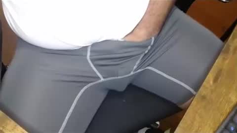 Snapshot of gato27cam chatting on December 4, 11:57 pm Marco online show from December 4, 11:57 pm