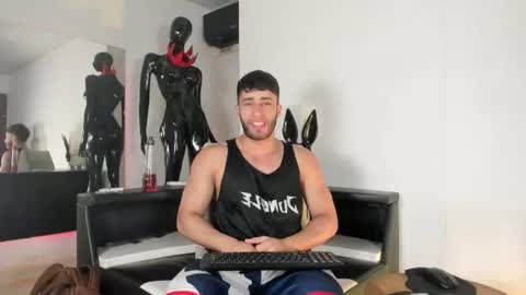 Snapshot of gato_pascal chatting on June 15, 8:22 pm Gato online show from June 15, 8:22 pm