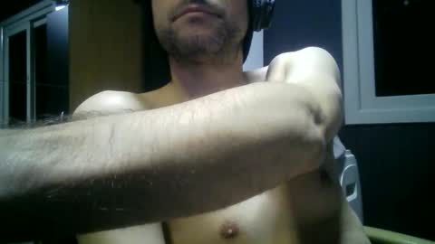 gauchors21 online show from April 10, 3:01 am