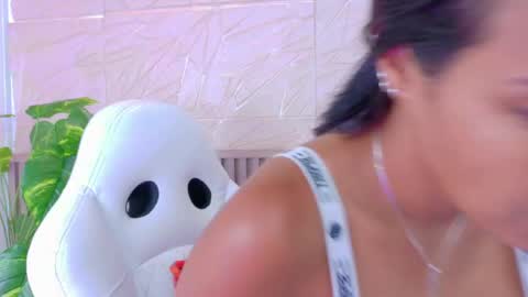 gaviluc_ online show from May 4, 12:45 pm