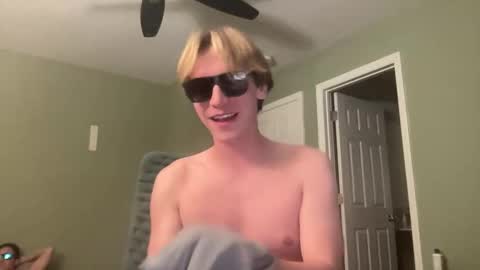 Snapshot of gavinnumbers chatting on November 15, 3:26 am gavinnumbers online show from November 15, 3:26 am