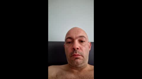 Snapshot of gazg1984 chatting on November 6, 9:10 am gazg1984 online show from November 6, 9:10 am