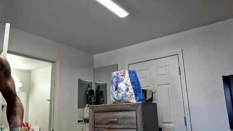 Snapshot of geekedoutlabs chatting on September 30, 4:23 pm Zanecubano online show from September 30, 4:23 pm