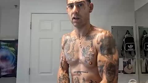 Snapshot of geekedoutlabs chatting on October 2, 6:04 pm Zanecubano online show from October 2, 6:04 pm