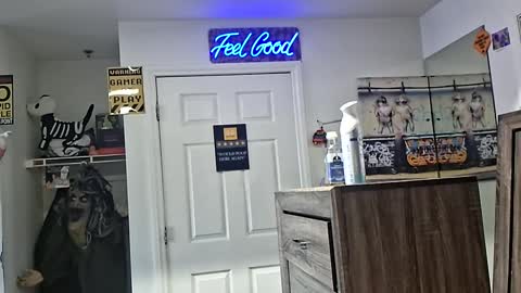 Snapshot of geekedoutlabs chatting on October 10, 8:41 pm Zanecubano online show from October 10, 8:41 pm