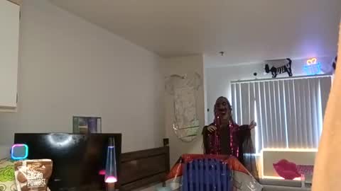 Snapshot of geekedoutlabs chatting on October 16, 5:14 pm Zanecubano online show from October 16, 5:14 pm