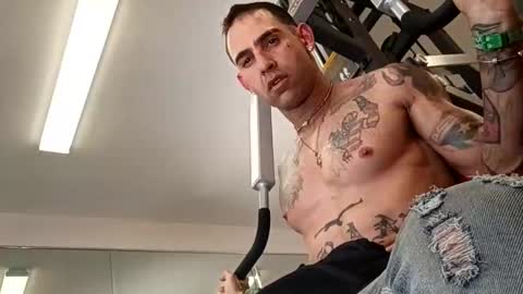 Snapshot of geekedoutlabs chatting on October 19, 5:46 pm Zanecubano online show from October 19, 5:46 pm