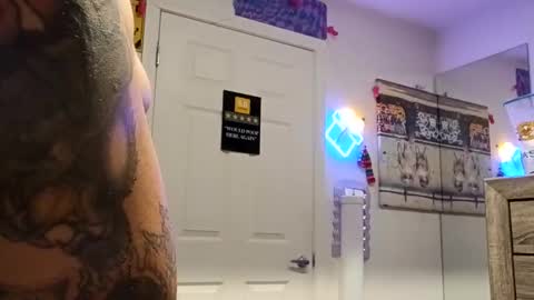 Snapshot of geekedoutlabs chatting on October 25, 12:40 am Zanecubano online show from October 25, 12:40 am