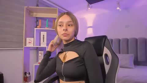 Snapshot of gemarodriguez_ chatting on December 15, 5:01 am Gemma online show from December 15, 5:01 am