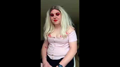 Snapshot of gemmaquinzel chatting on May 12, 11:18 am gemmaquinzel online show from May 12, 11:18 am