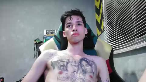 Snapshot of gendo_05 chatting on October 19, 1:50 am GENDO online show from October 19, 1:50 am