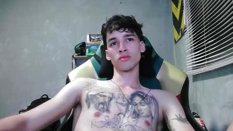 Snapshot of gendo_05 chatting on October 31, 2:01 am GENDO online show from October 31, 2:01 am