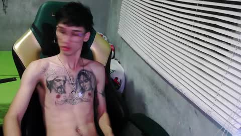 Snapshot of gendo_05 chatting on November 9, 11:47 pm GENDO online show from November 9, 11:47 pm