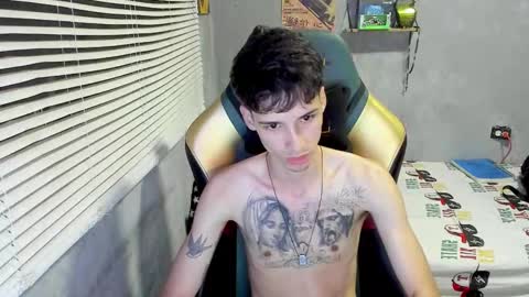 Snapshot of gendo_05 chatting on December 2, 10:49 pm GENDO online show from December 2, 10:49 pm