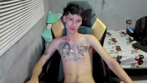 Snapshot of gendo_05 chatting on December 15, 10:58 pm GENDO online show from December 15, 10:58 pm