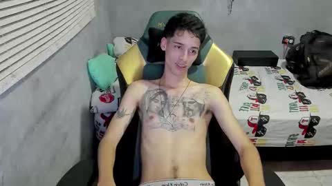 Snapshot of gendo_05 chatting on December 17, 11:33 pm GENDO online show from December 17, 11:33 pm