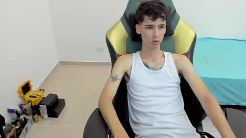 Snapshot of gendo_05 chatting on January 13, 11:54 pm GENDO online show from January 13, 11:54 pm