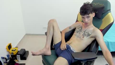 Snapshot of gendo_05 chatting on January 15, 12:04 am GENDO online show from January 15, 12:04 am