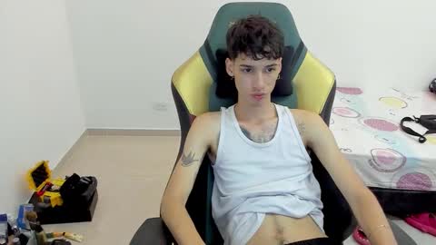 Snapshot of gendo_05 chatting on January 18, 1:09 am GENDO online show from January 18, 1:09 am