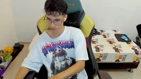 Snapshot of gendo_05 chatting on February 9, 10:47 pm GENDO online show from February 9, 10:47 pm