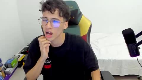 Snapshot of gendo_05 chatting on February 15, 12:07 am GENDO online show from February 15, 12:07 am