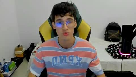 Snapshot of gendo_05 chatting on February 18, 12:17 am GENDO online show from February 18, 12:17 am