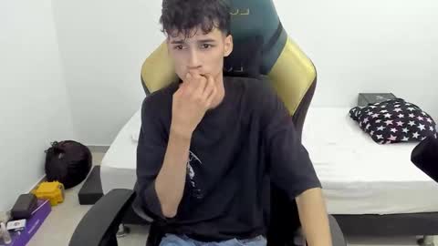 Snapshot of gendo_05 chatting on February 26, 1:26 am GENDO online show from February 26, 1:26 am