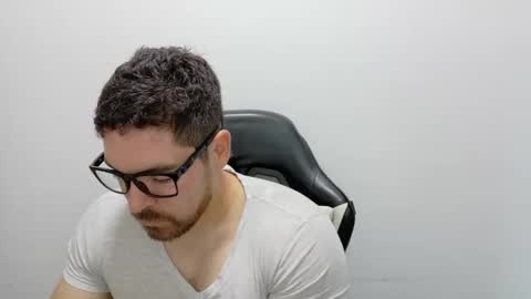 Snapshot of genesis_wb chatting on May 24, 10:59 pm genesis_wb online show from May 24, 10:59 pm
