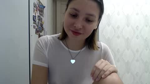 Snapshot of genev__ievee chatting on November 18, 5:28 pm genev__ievee online show from November 18, 5:28 pm