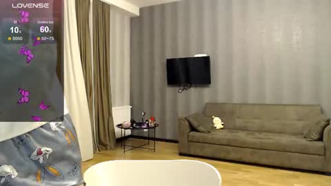 genev__ievee online show from June 13, 5:11 pm