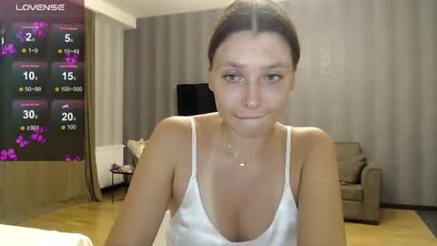 genev__ievee online show from July 28, 4:39 pm