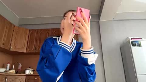 Snapshot of geneviveseay chatting on September 16, 5:08 am Emmi online show from September 16, 5:08 am