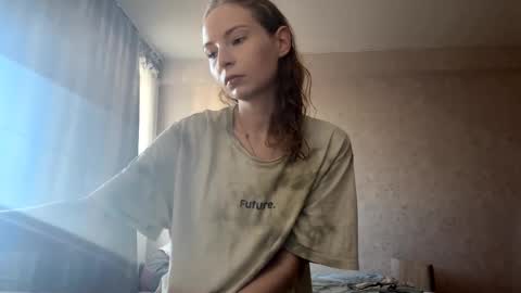 Snapshot of geneviveseay chatting on September 22, 12:29 pm Emmi online show from September 22, 12:29 pm