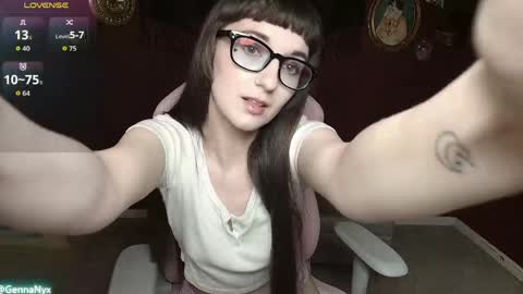 Snapshot of gennanyx chatting on April 5, 2:20 am Genna Nyx online show from April 5, 2:20 am