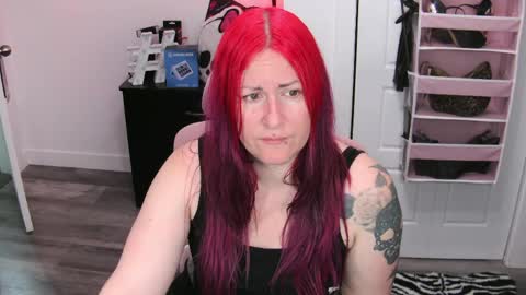 Snapshot of gennyrock chatting on May 25, 4:13 pm Genny Rock and online show from May 25, 4:13 pm