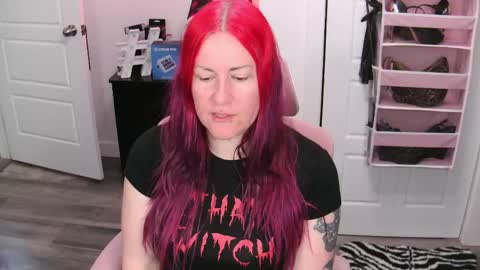 Snapshot of gennyrock chatting on June 1, 2:52 pm Genny Rock and online show from June 1, 2:52 pm