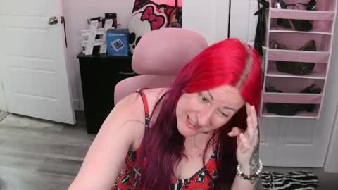 Snapshot of gennyrock chatting on June 2, 12:18 pm Genny Rock and online show from June 2, 12:18 pm