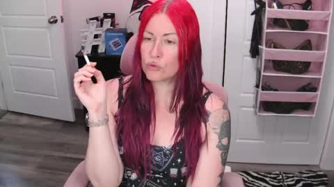 Snapshot of gennyrock chatting on June 3, 2:33 pm Genny Rock and online show from June 3, 2:33 pm