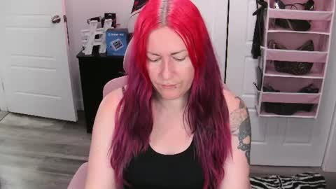 Snapshot of gennyrock chatting on June 9, 12:50 pm Genny Rock and online show from June 9, 12:50 pm