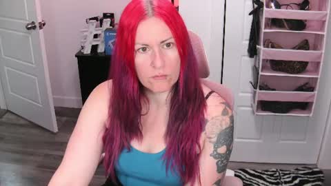 Snapshot of gennyrock chatting on June 10, 1:32 pm Genny Rock and online show from June 10, 1:32 pm