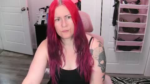 Snapshot of gennyrock chatting on June 12, 1:43 pm Genny Rock and online show from June 12, 1:43 pm