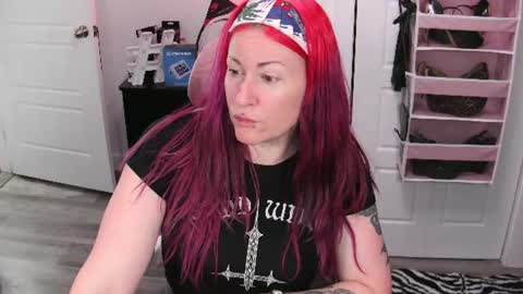 Snapshot of gennyrock chatting on June 13, 12:47 pm Genny Rock and online show from June 13, 12:47 pm