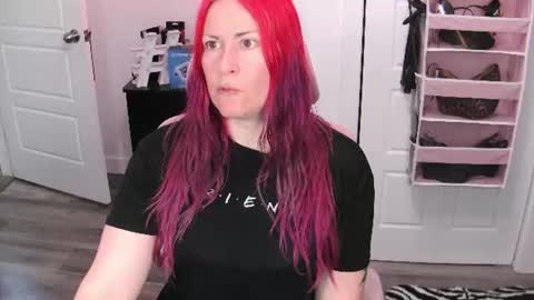 Snapshot of gennyrock chatting on June 17, 2:18 pm Genny Rock and online show from June 17, 2:18 pm