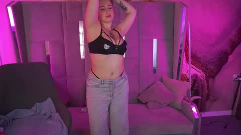 Snapshot of gentleadellee chatting on November 10, 1:43 pm gentleadellee online show from November 10, 1:43 pm