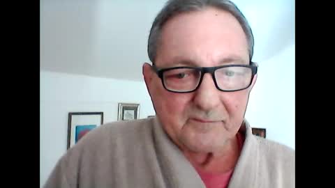 Snapshot of georg1412 chatting on February 27, 9:11 am georg1412 online show from February 27, 9:11 am