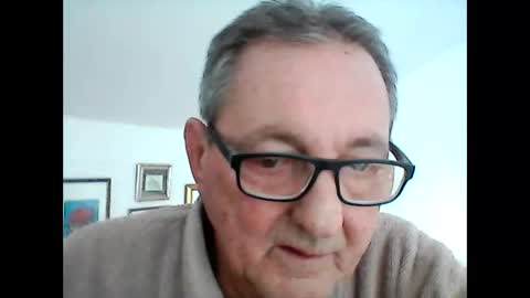 Snapshot of georg1412 chatting on January 6, 1:26 pm georg1412 online show from January 6, 1:26 pm