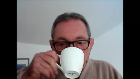 Snapshot of georg1412 chatting on January 8, 11:23 am georg1412 online show from January 8, 11:23 am