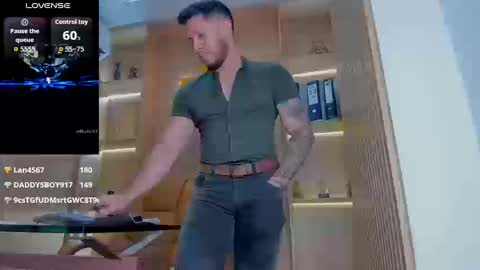 Snapshot of george_diesell_ chatting on September 21, 12:12 am George online show from September 21, 12:12 am