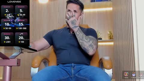 Snapshot of george_diesell_ chatting on October 18, 9:59 pm George online show from October 18, 9:59 pm