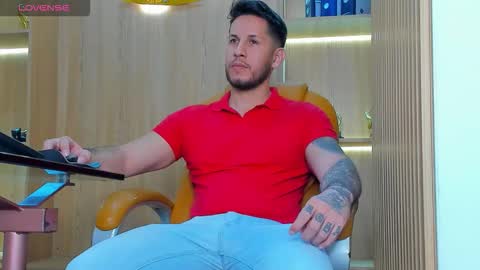 Snapshot of george_diesell_ chatting on November 2, 8:44 pm George online show from November 2, 8:44 pm